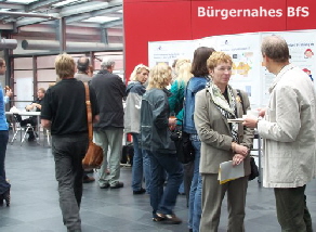 Besucher auf einer Informationsveranstaltung des BfS Mitte 2009 in Mnchen