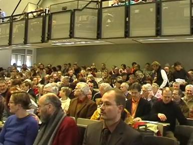 Etwa 350 Teilnehmer fllten den Vortragsraum bis auf den letzten Platz