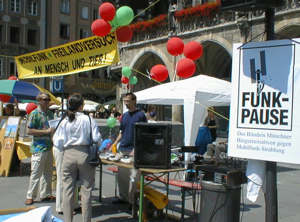 Stand der Funkpause (Bndnis Mnchener Brgerinitiativen gegen Mobilfunk) vor dem Mnchener Rathaus