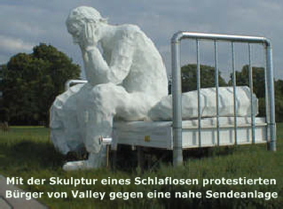 Der schlaflose Riese von Valley ist ein Kunstwerk mit gewaltigen Abmessungen - der Kopf befindet sich etwa 6 Meter ber dem Boden