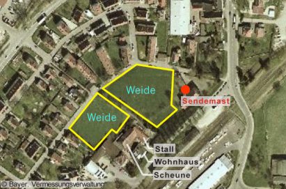 Luftaufnahme vom Stengel-Hof. Das Anwesen liegt im Süden von Oettingen an der Bahnhofstraße und ist von Wohnbebauung umgeben
