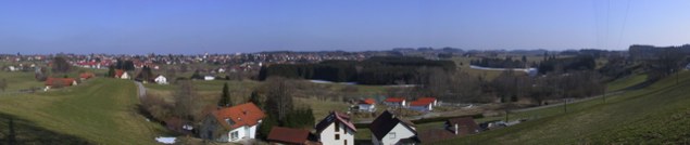 Blick vom geplanten Senderstandort auf die Gemeinde Vogt. Foto: Wolfgang Welzel