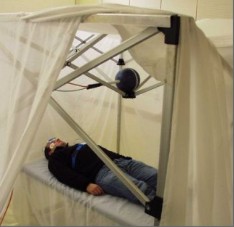 Abschirmbaldachin, wie er bei der EPROS-Schlafstudie zur Abschottung der Versuchspersonen vor elektromagnetischen Feldern verwendet wird  Foto: Institut fr Krankenhaustechnik der TU Graz